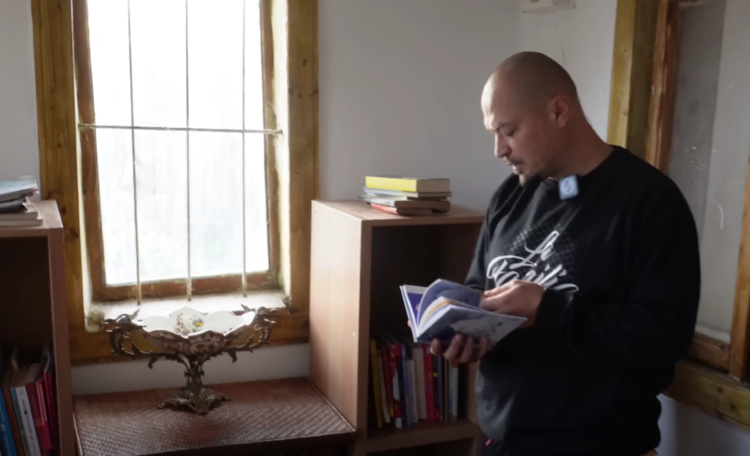 Puya și-a prezentat casa din Capitală/ Sursa foto: Captură Youtube