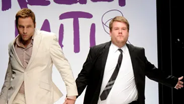 David Walliams si James Corden, sarut frantuzesc la un show caritabil