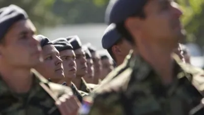O țară din Balcani reintroduce serviciul militar obligatoriu după 15 ani. Cine va fi chemat în armată