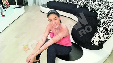 Adelina s-a mutat la casa noua, dar e trista ca nu are cu cine sa imparta dormitorul Cand ajung acasa, patul e gol