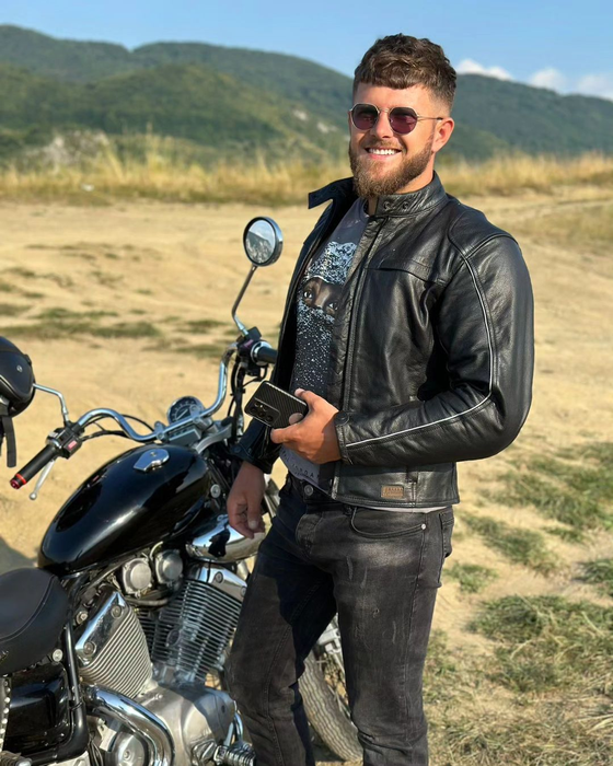Andrei și-a deschis o nouă firmă, după despărțire