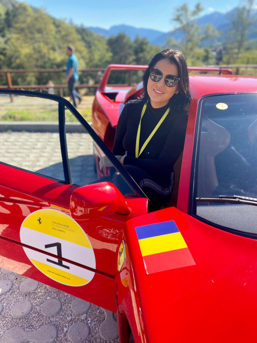 Piero și Romina participă cu un Ferrari de 4 milioane de dolari! Steagul României, la Dolomiti! 100 dintre cei mai bogați afaceriști ai lumii se bat în mașini de colecție