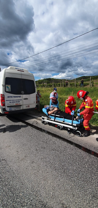 Accident grav în Argeș! Un microbuz și un autoturism au intrat în coliziune. Trei persoane au ajuns la spital