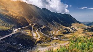 S-a redeschis circulația pe Transalpina. Ce reguli trebuie să respecte șoferii