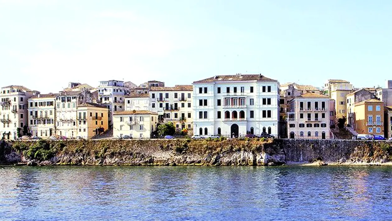 Europarlamentarul Adrian Severin, turist la un hotel de doua stele! Vacanta la pret redus in Corfu