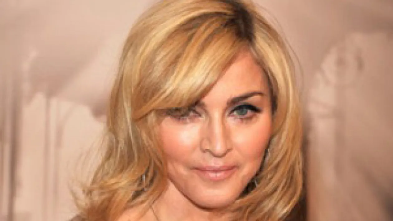 Botoxul a distrus-o! Madonna a ajuns de nerecunoscut din cauza operatiilor estetice! Si-a ingrozit fanii la ultimul concert