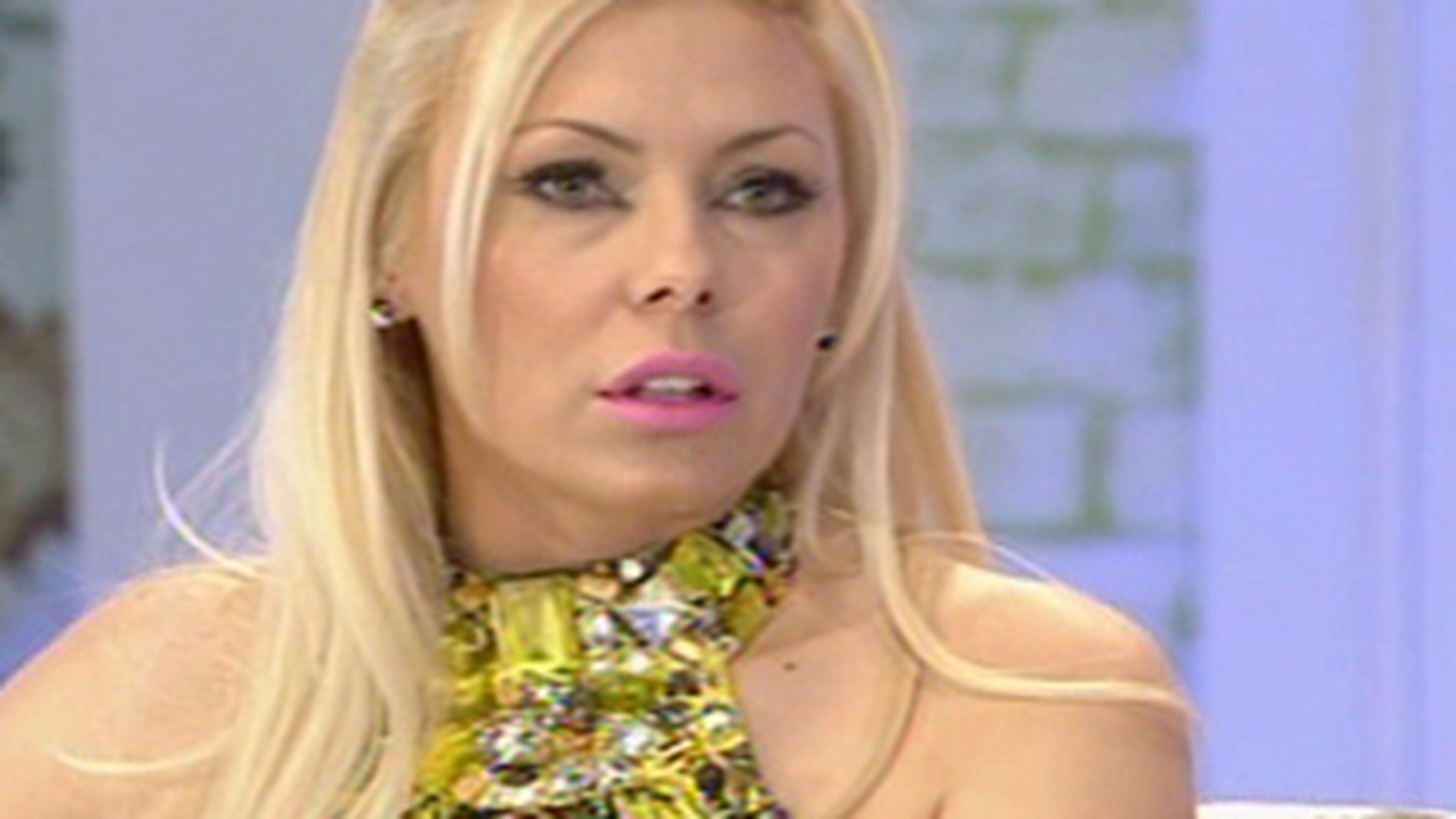 Jasmine: "Leo nu a aruncat de la inceputul relatiei noastre cu caramizi de bani dupa mine"