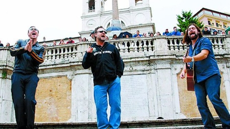 Russell Crowe, cantaret ambulant