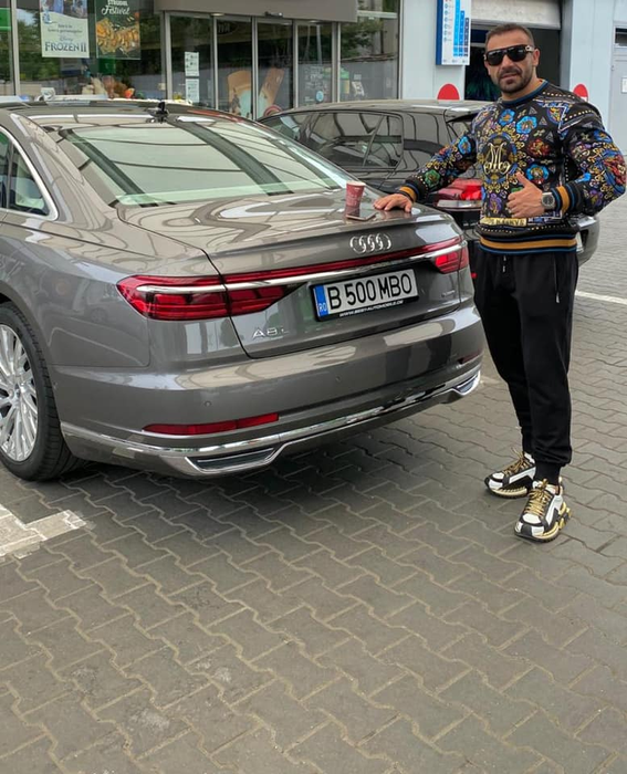 “Vă multumesc tuturor pentru gândurile și mesajele frumoase transmise telefonic sau pe rețelele de socializare!” este mesajul transmis ieri de Manu Bombardieru, ginerele lui Sile Cămătaru pe pagina lui de Facebook