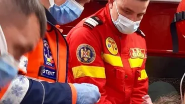 A fost scos din incendiu de polițiști, dar a murit după câteva minute! Ce s-a găsit asupra bărbatului de 63 de ani din Pitești