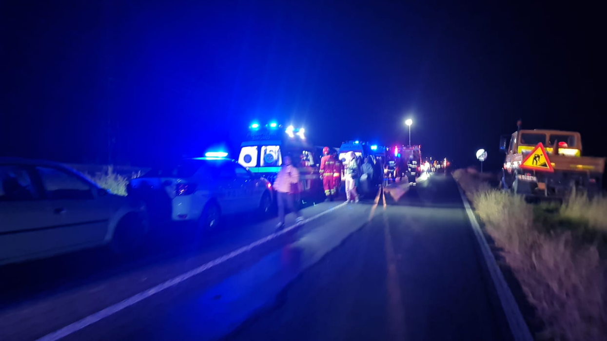 Planul Roșu de intervenție, activat după ce un autocar cu peste 80 de pasageri s-a răsturnat la Hârșova. O tânără însărcinată a ajuns la spital