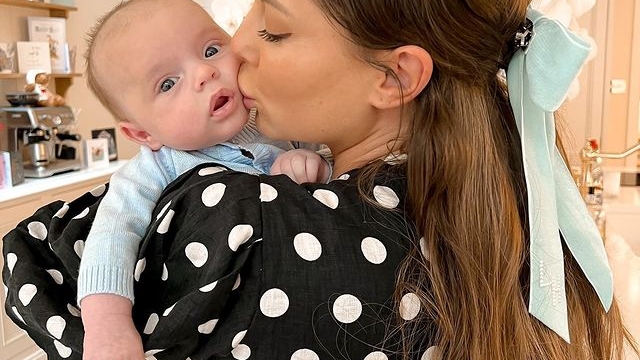 Louise Thompson a avut o naștere cu complicații. Actrița a dezvăluit numele bebelușului, dar și prin ce chinuri a trecut
