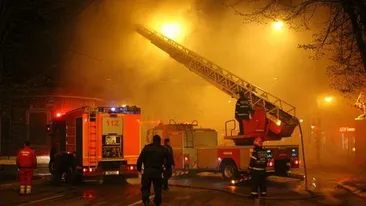 Obligati sa-i restituie banii! Patronul localului in care au murit 3 dansatoare isi ia spaga inapoi!