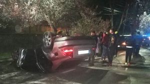 Impact violent în Călărași. Patru persoane au ajuns la spital după ce o mașină s-a răsturnat. Alte trei mașini au fost implicate