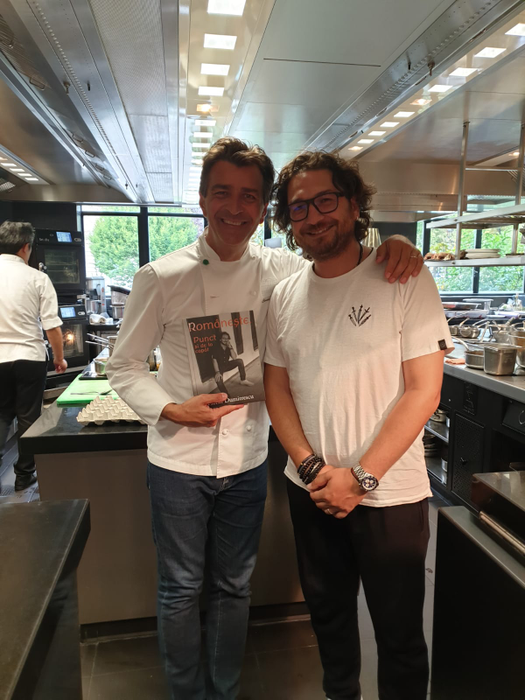 Cartea lansată de chef Florin Dumitrescu,”Românește. Punct și de la capăt”, a ajuns la Paris!
