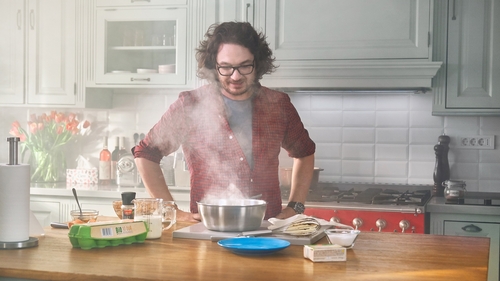 Chef Florin Dumitrescu și Cristina, soția sa, pentru prima oară protagoniști  ai unui serial online filmat chiar la ei acasă