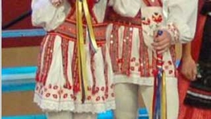 Andreea Balan, de la haine sexy, la tinute traditionale! "Va place cum imi sta imbracata in Calusar?"