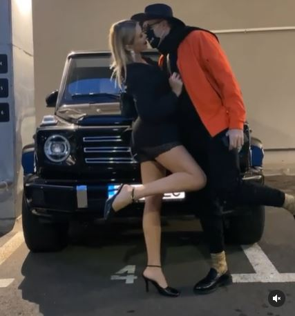 Iubitul lui Emily Burghelea a supărat-o din nou pe vedetă, după ce a filmat-o când a trezit-o: “De ce dormi dezbrăcată?”. Blonda a răbufnit | VIDEO