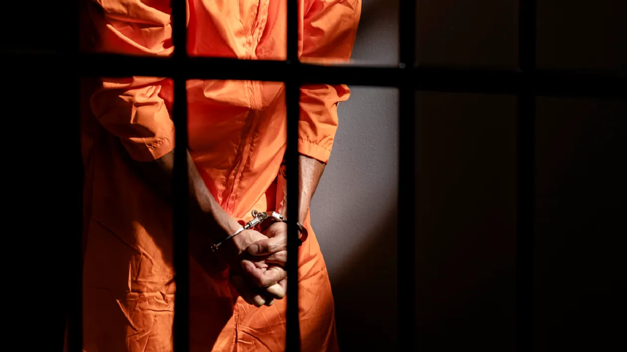 Cazul șocant al unui român, după ce a plecat în vacanță cu familia. Condamnat la 2 ani de închisoare