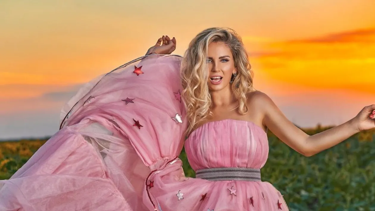 Andreea Bănică a dat cărțile pe față! Câte operații estetice are artista