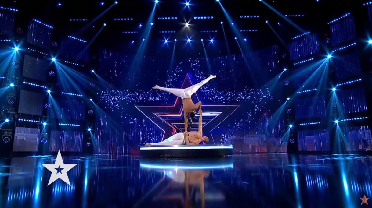 Andra și Alexandra Dinu “s-au duelat” pentru doi acrobați care au făcut un spectacol incendiar la Românii au Talent: “De ce vorbești tu acum?” | VIDEO