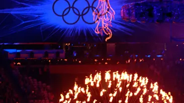 Imagini spectaculoase de la ceremonia de inchidere a Jocurilor Olimpice de la Londra! Ce-au cautat Kate Moss si Naomi Campbell in centrul atentiei?