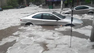 Avertizare METEO! Ploi, vant puternic si descarcari electrice, în toata tara, pana luni seara