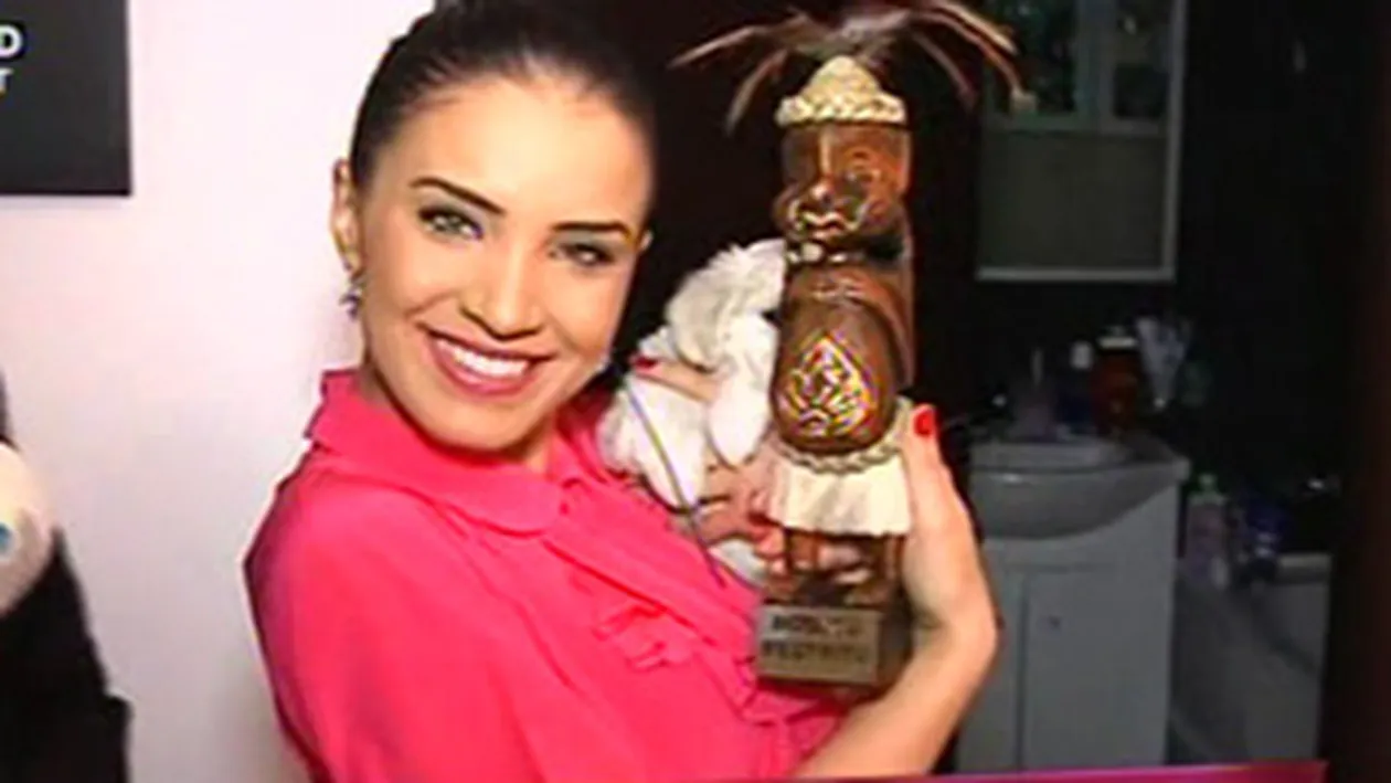 Adelina Pestritu tanjeste dupa maritis! A primit de ziua ei numai cadouri cu tenta! Piesa de rezistenta: o verigheta!