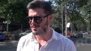 Are abdomenul de Adonis doar pentru ca nu mananca niciodata ASTA! Care este regimul secret al lui Victor Slav? Am aflat de la el