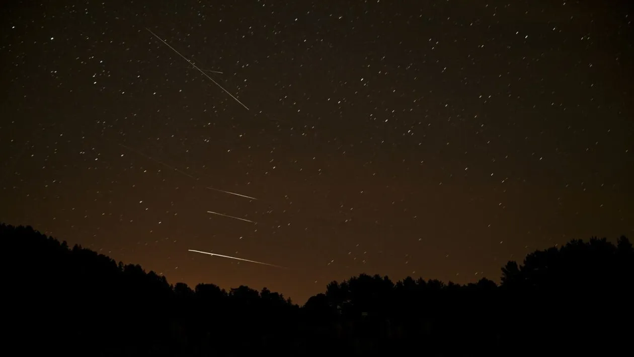 Lyride, ploaia de meteori vizibilă din România în aprilie 2026. În ce noapte vezi „stele căzătoare”