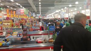 Ai rămas fără alimente? Iată care sunt magazinele și mall-urile de unde îți poți face cumpărăturile de Paște