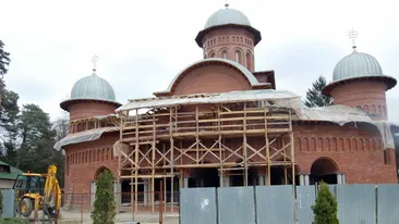 Înmormântarea Reginei Ana grăbeşte asfaltarea la Curtea de Argeş!