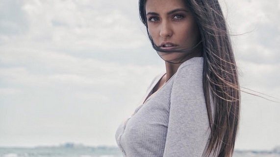 Antonia şi-a lăsat băieţii, şi-a făcut bagajele şi a plecat! Prima imagine cu artista după ce a părăsit căminul conjugal