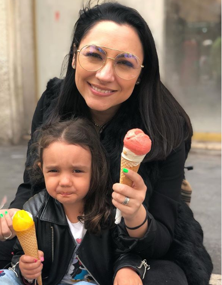 Cum arată Andra fără machiaj și cu ochelari. Fanii vedetei au fost uimiți