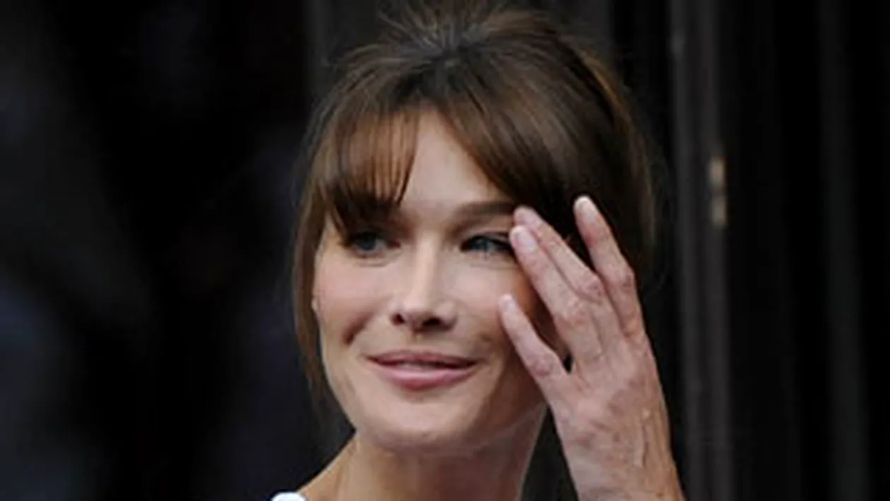 Carla Bruni, invitata de Lavinia Sandru la o dezbatere despre romi!