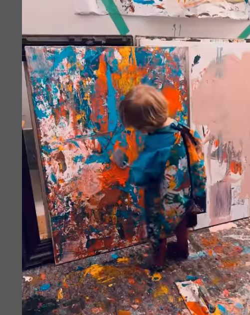 Tablourile micului Picasso se vând și cu 6.000 de euro/ sursă foto: instagram