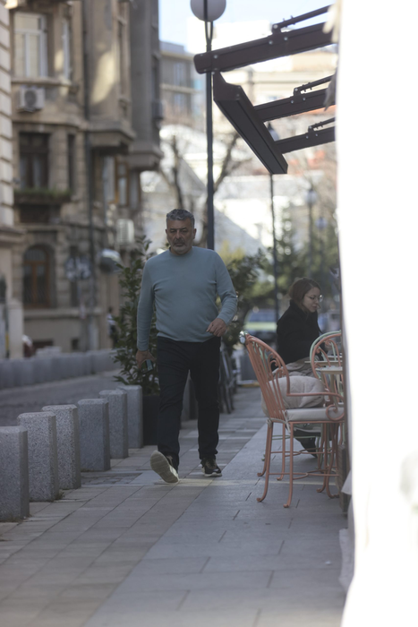 Joseph Hadad se întreaptă către unul dintre restaurantele sale