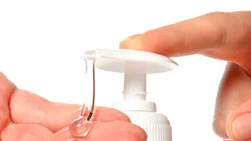 Cum îți poți face acasă gel dezinfectant, din 3 ingrediente banale, rapid și eficient