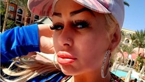 Lenna Horvath, sexy printre piramide! Ținuta cu care i-a înnebunit pe arabi