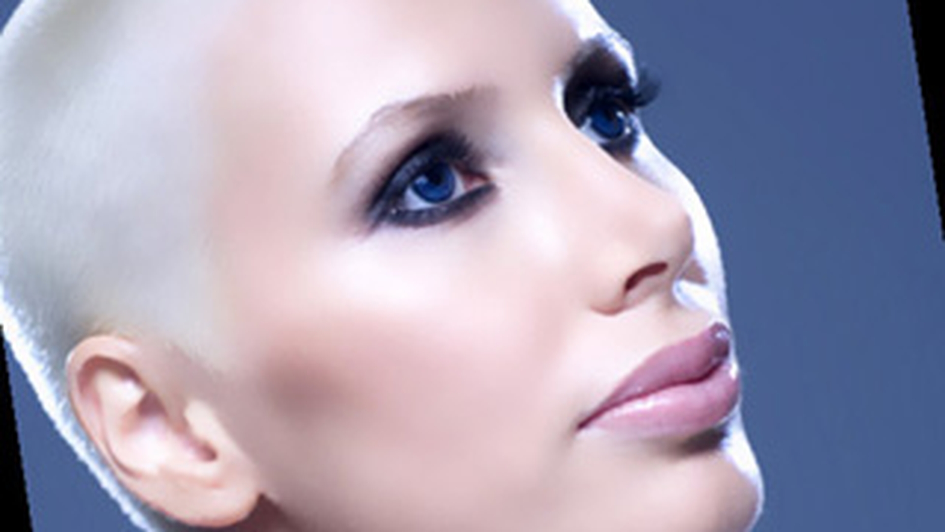 Catalina Toma revine in muzica! Asculta aici noul single, "Boy toy"
