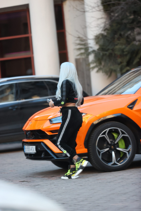 Loredana Chivu pornește după colete (Foto: CANCAN.RO)