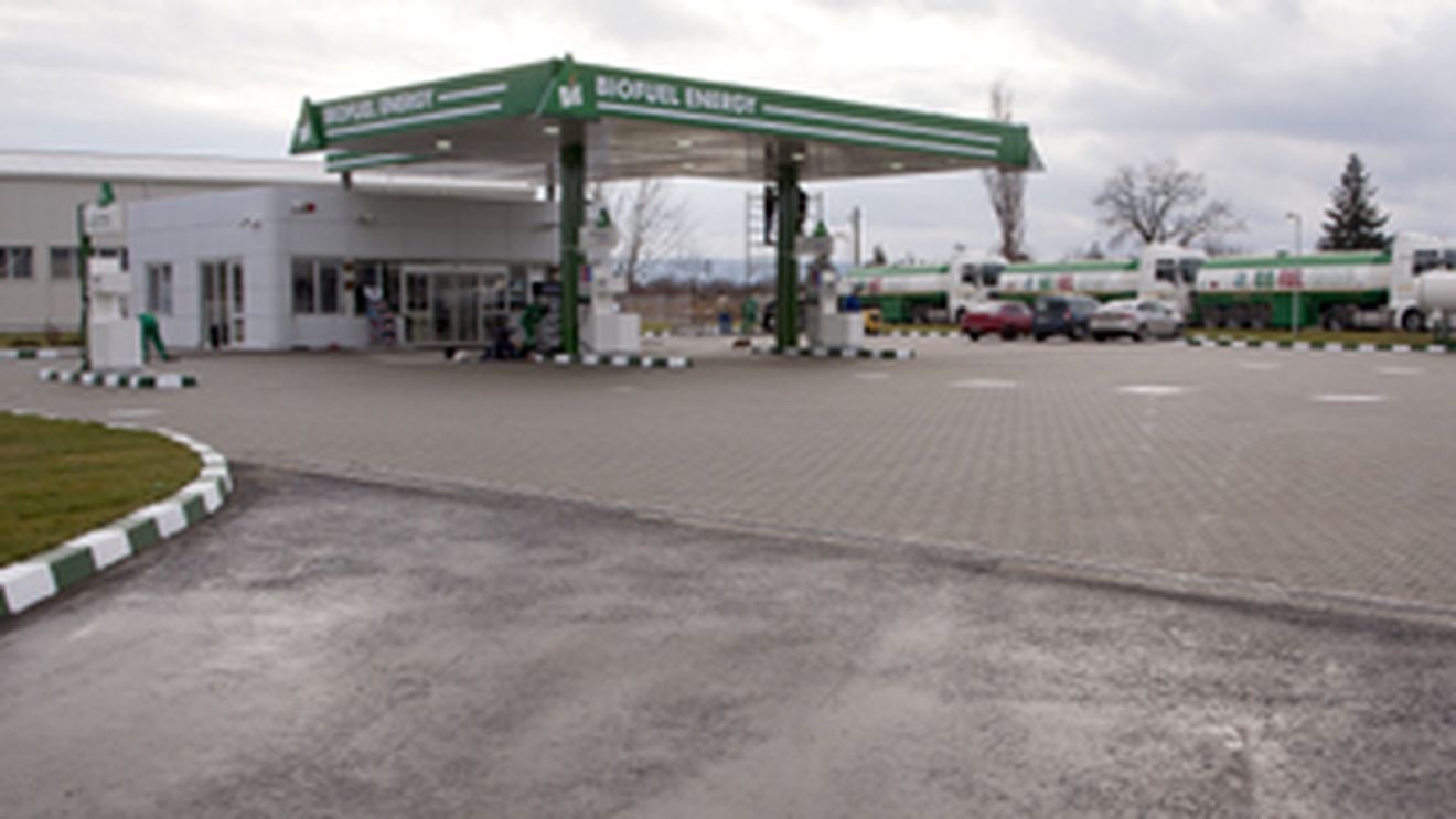 Miliardarul Niculae a lansat benzina cu 20 la suta mai ieftina pe litru!