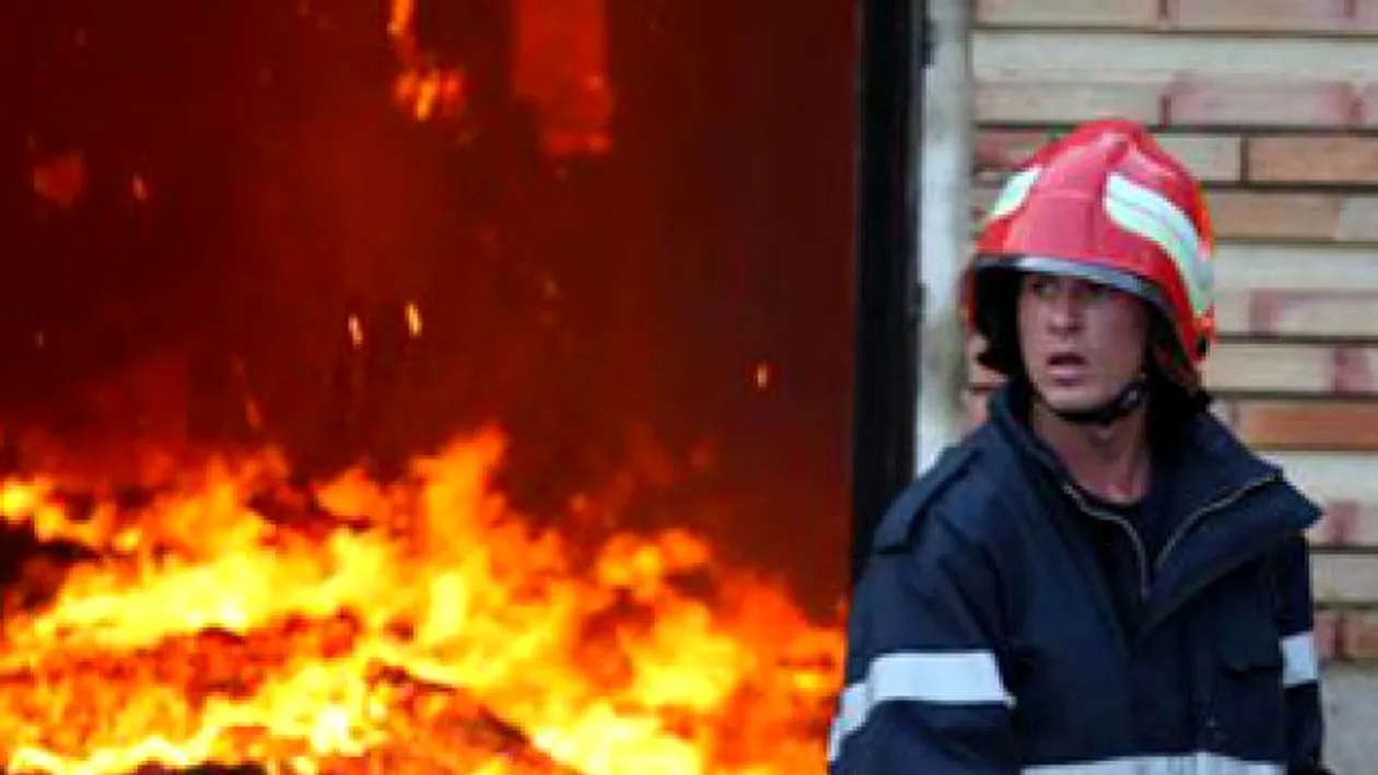 Un hotel din Capitala a luat foc. Aproximativ 150 de metri pătraţi au ars