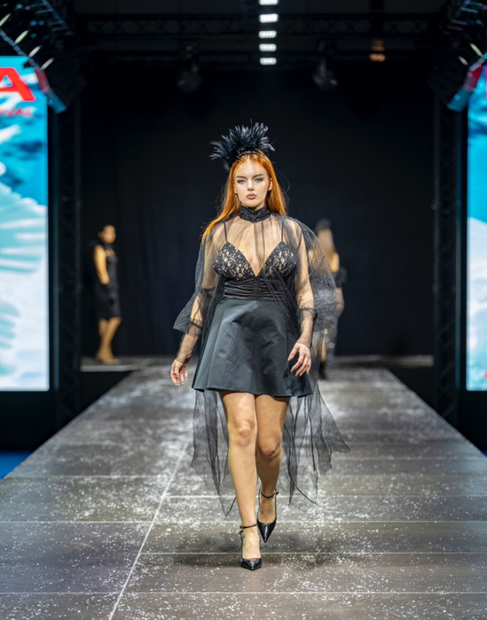 Colecția Black Opulence prezentată în cadrul evenimentului Pasarela