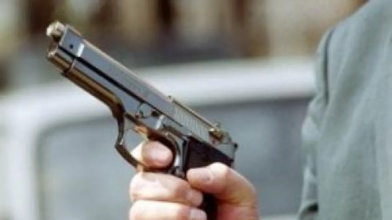 Caz șocant în Sectorul 5! Un bărbat a tras cu pistolul pentru că l-a deranjat zgomotul făcut de copiii care se jucau pe stradă