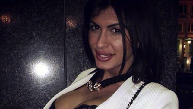 A ajuns la sapa de lemn, dar nu ii pasa! Madalina Pamfile , cu sfarcurile la vedere in club