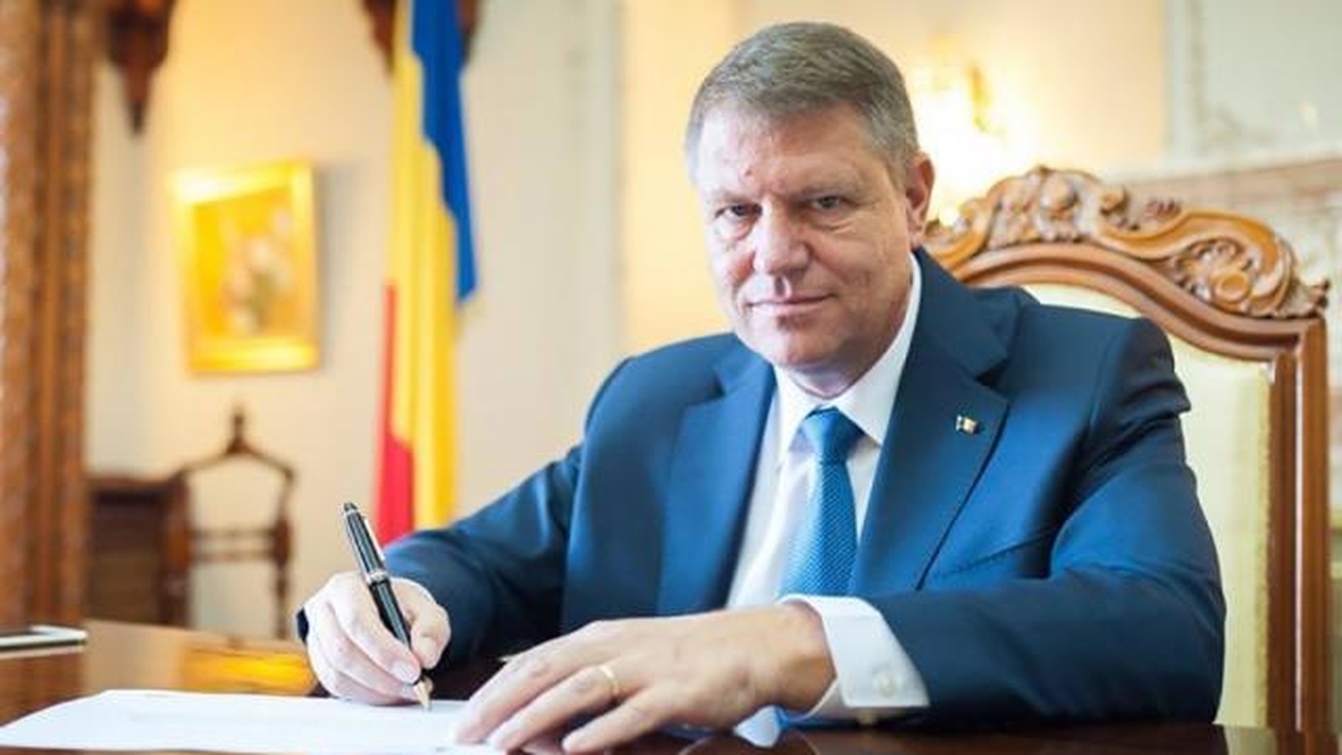 Iohannis a promulgat legea prin care cei care refuză un loc de muncă nu mai primesc ajutor social