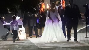 Fostul deputat i-a ţinut trena miresei. Avem imagini exclusive de la nunta anului în Oltenia. Primarul Slatinei a ajuns în faţa altarului!