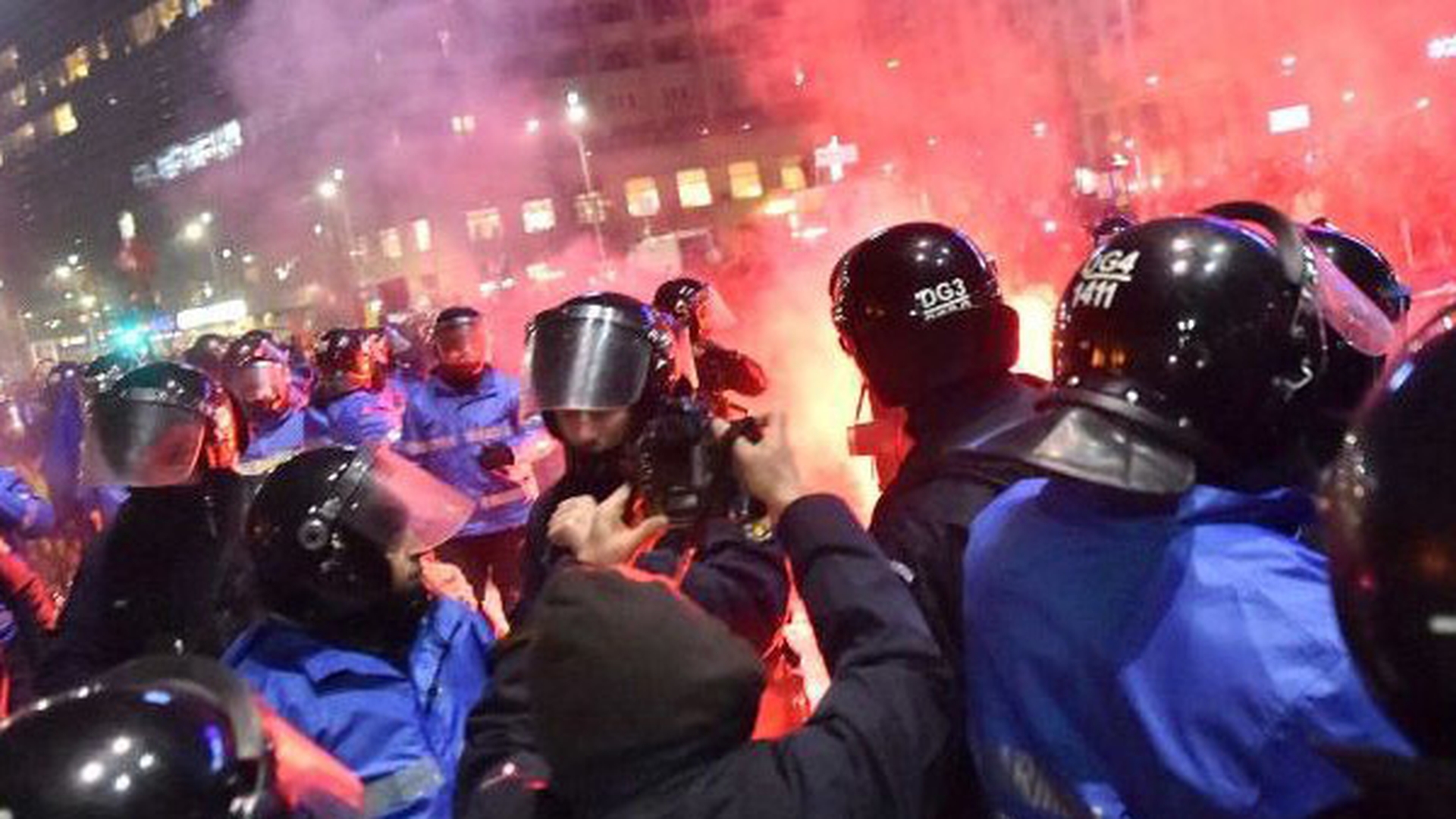 Cinci huligani arestaţi preventiv pentru violenţele din Piaţa Victoriei