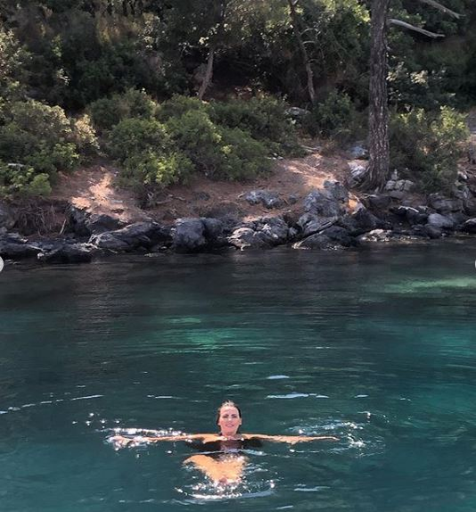 Lavinia Pîrva, poze sexy în costum de baie după aproape 6 luni de când a născut!